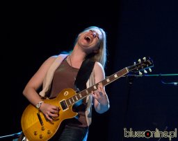 Joanne Shaw Taylor at Bluestracje 2013 (8)